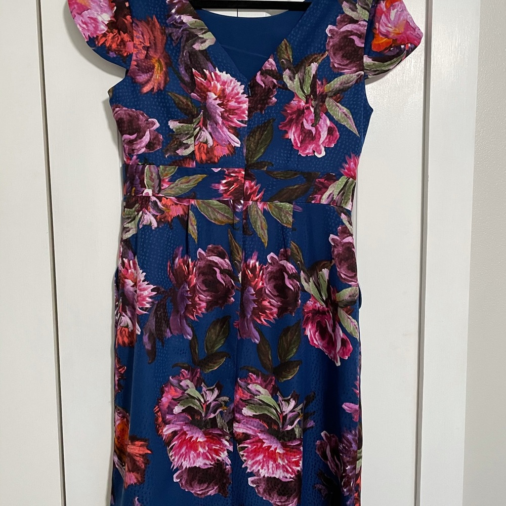 Size 8 - Picture 2 of 6